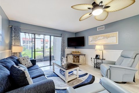 Condo in Bradenton Beach, Florida, 2 bedrooms  № 2400397 - photo 22