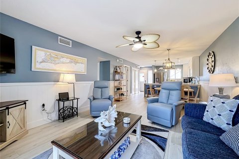 Condo in Bradenton Beach, Florida, 2 bedrooms  № 2400397 - photo 26