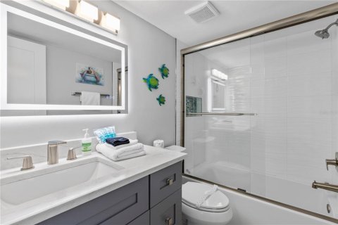 Condo in Bradenton Beach, Florida, 2 bedrooms  № 2400397 - photo 29
