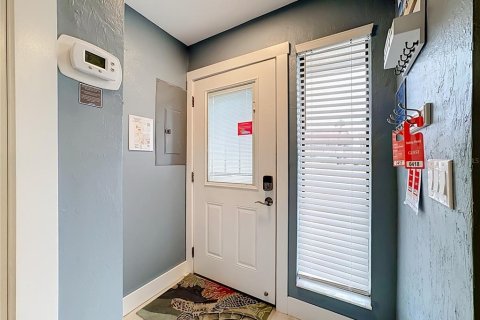 Condo in Bradenton Beach, Florida, 2 bedrooms  № 2400397 - photo 3