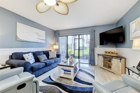 Condo in Bradenton Beach, Florida, 2 bedrooms  № 2400397 - photo 21
