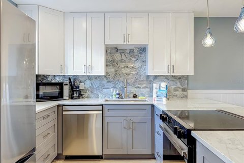 Condo in Bradenton Beach, Florida, 2 bedrooms  № 2400397 - photo 15