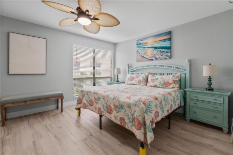 Condo in Bradenton Beach, Florida, 2 bedrooms  № 2400397 - photo 18