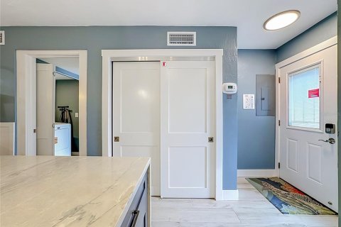 Condo in Bradenton Beach, Florida, 2 bedrooms  № 2400397 - photo 13
