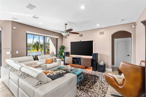 Villa ou maison à vendre à Miami, Floride: 4 chambres, 244.05 m2 № 1954750 - photo 18