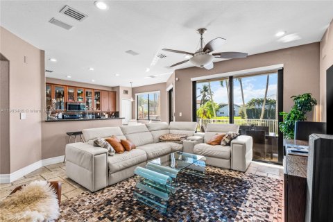 Villa ou maison à vendre à Miami, Floride: 4 chambres, 244.05 m2 № 1954750 - photo 19