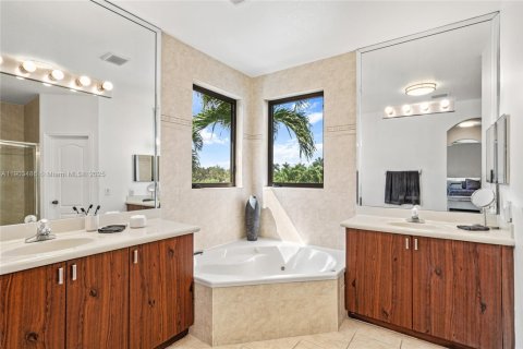 Купить виллу или дом в Майами, Флорида 4 спальни, 244.05м2, № 1954750 - фото 27