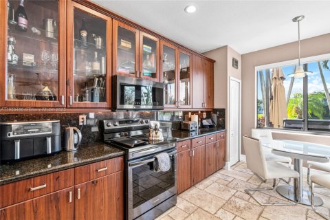 Купить виллу или дом в Майами, Флорида 4 спальни, 244.05м2, № 1954750 - фото 15