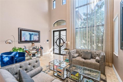Villa ou maison à vendre à Miami, Floride: 4 chambres, 244.05 m2 № 1954750 - photo 8