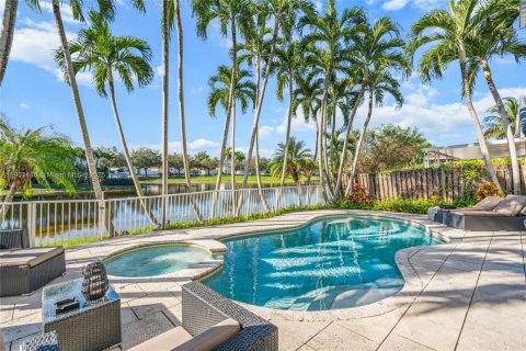 Купить виллу или дом в Майами, Флорида 4 спальни, 244.05м2, № 1954750 - фото 11