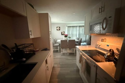 House in Ruskin, Florida 4 bedrooms, 111.48 sq.m. № 2299901 - photo 7