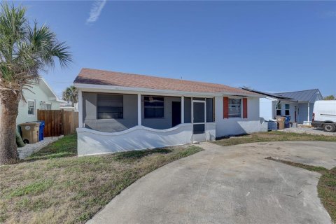 Casa en venta en Madeira Beach, Florida, 3 dormitorios, 115.85 m2 № 1612791 - foto 2