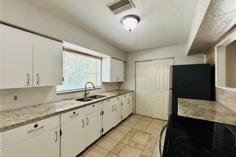Villa ou maison à louer à Tampa, Floride: 2 chambres, 88.26 m2 № 2317256 - photo 6