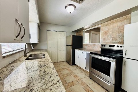Villa ou maison à louer à Tampa, Floride: 2 chambres, 88.26 m2 № 2317256 - photo 8