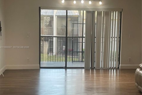 Condo in Weston, Florida, 2 bedrooms  № 2029814 - photo 8