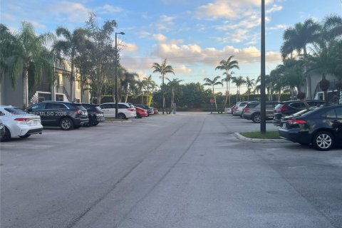 Condo in Weston, Florida, 2 bedrooms  № 2029814 - photo 9