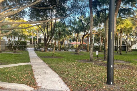 Condo in Weston, Florida, 2 bedrooms  № 2029814 - photo 12