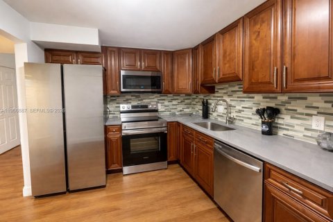 Condo in Weston, Florida, 2 bedrooms  № 2029814 - photo 2