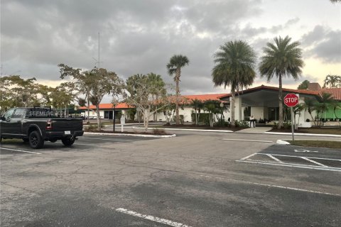 Condo in Weston, Florida, 2 bedrooms  № 2029814 - photo 16