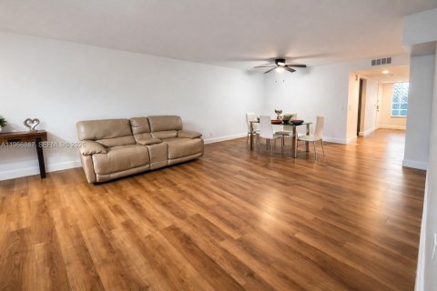 Condo in Weston, Florida, 2 bedrooms  № 2029814 - photo 3