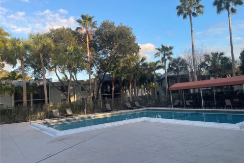 Condo in Weston, Florida, 2 bedrooms  № 2029814 - photo 10