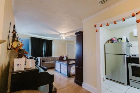 House in Saint Petersburg, Florida 3 bedrooms, 108.7 sq.m. № 1847935 - photo 21