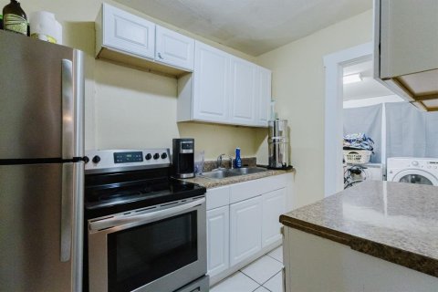 House in Saint Petersburg, Florida 3 bedrooms, 108.7 sq.m. № 1847935 - photo 24