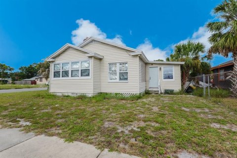 House in Saint Petersburg, Florida 3 bedrooms, 108.7 sq.m. № 1847935 - photo 17