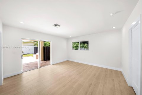 Casa en venta en Pinecrest, Florida, 4 dormitorios, 199.55 m2 № 1878362 - foto 15