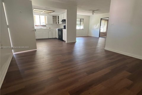 Купить виллу или дом в Окала, Флорида 2 спальни, № 1946416 - фото 2