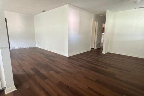 Купить виллу или дом в Окала, Флорида 2 спальни, № 1946416 - фото 3