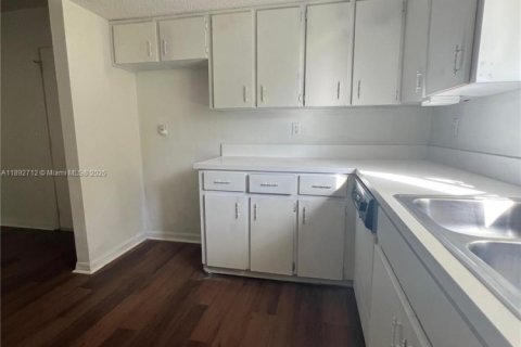 Купить виллу или дом в Окала, Флорида 2 спальни, № 1946416 - фото 10