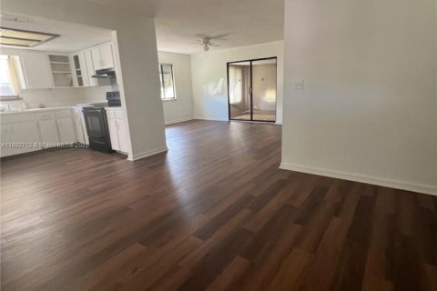 Купить виллу или дом в Окала, Флорида 2 спальни, № 1946416 - фото 12