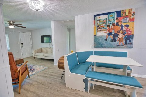 House in Englewood, Florida 4 bedrooms, 120.49 sq.m. № 1899168 - photo 7