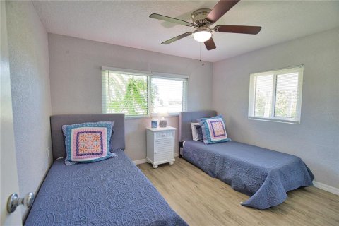 House in Englewood, Florida 4 bedrooms, 120.49 sq.m. № 1899168 - photo 23