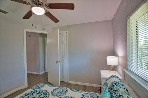 House in Englewood, Florida 4 bedrooms, 120.49 sq.m. № 1899168 - photo 22