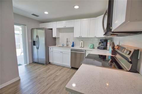 House in Englewood, Florida 4 bedrooms, 120.49 sq.m. № 1899168 - photo 9