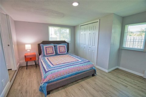 House in Englewood, Florida 4 bedrooms, 120.49 sq.m. № 1899168 - photo 17