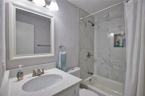 House in Englewood, Florida 4 bedrooms, 120.49 sq.m. № 1899168 - photo 26