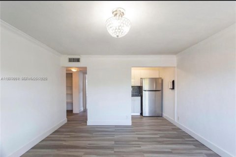 Appartement à louer à Sweetwater, Floride: 2 chambres, 76.83 m2 № 1976792 - photo 3