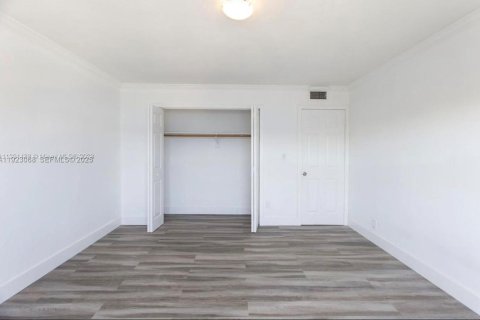 Appartement à louer à Sweetwater, Floride: 2 chambres, 76.83 m2 № 1976792 - photo 10