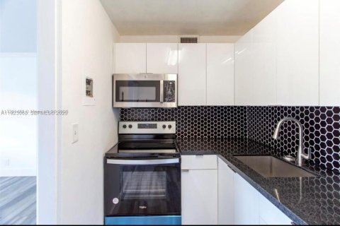 Appartement à louer à Sweetwater, Floride: 2 chambres, 76.83 m2 № 1976792 - photo 1