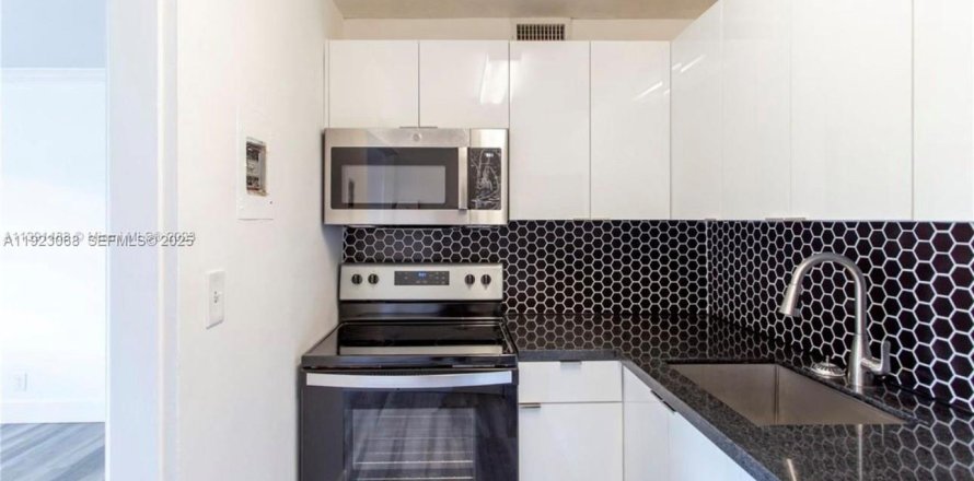 Appartement à Sweetwater, Floride 2 chambres, 76.83 m2 № 1976792