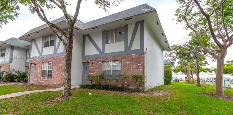 Condominio en North Lauderdale, Florida, 2 dormitorios № 1772361