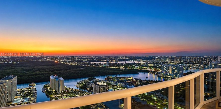 Condominio en Sunny Isles Beach, Florida, 2 dormitorios № 2170696