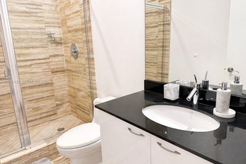 Condominio en alquiler en Sunny Isles Beach, Florida, 2 dormitorios, 135.92 m2 № 2170696 - foto 13
