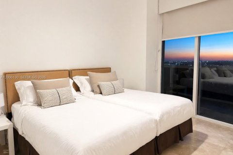 Condominio en alquiler en Sunny Isles Beach, Florida, 2 dormitorios, 135.92 m2 № 2170696 - foto 12