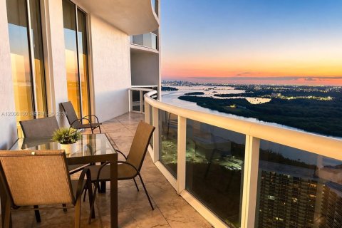 Condominio en alquiler en Sunny Isles Beach, Florida, 2 dormitorios, 135.92 m2 № 2170696 - foto 19