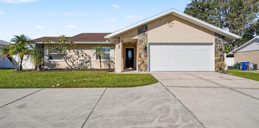 Villa ou maison à New Port Richey, Floride 3 chambres, 131.83 m2 № 2425642