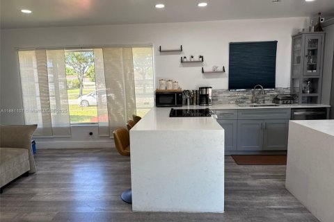 Villa ou maison à vendre à Miami Gardens, Floride: 3 chambres, 127.09 m2 № 1924458 - photo 8